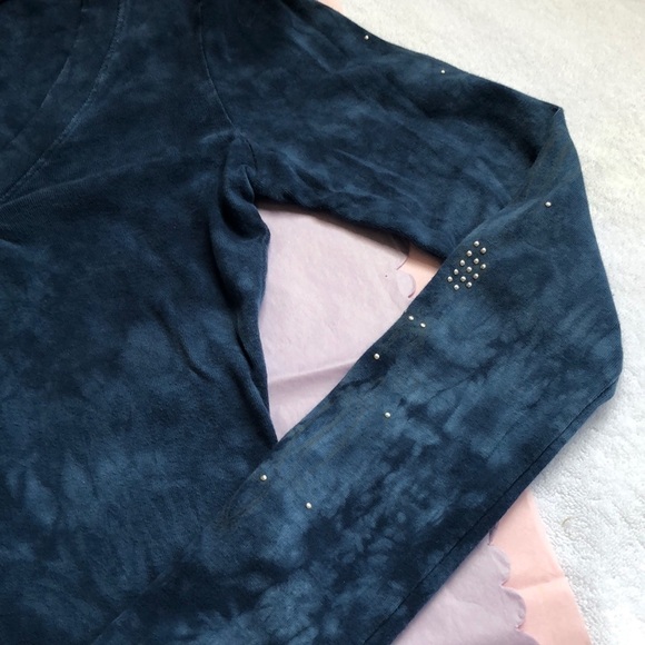 Emma & Sam blue tie dye long sleeve T shirt Sz. M, but runs small PTP 15” - Picture 9 of 17